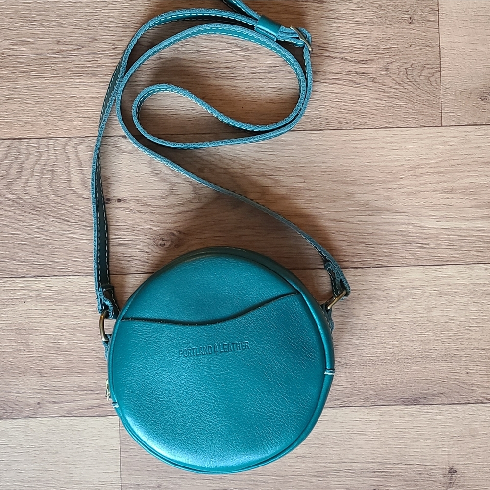 Portland Leather Goods PLG Small Circle Crossbody Purse